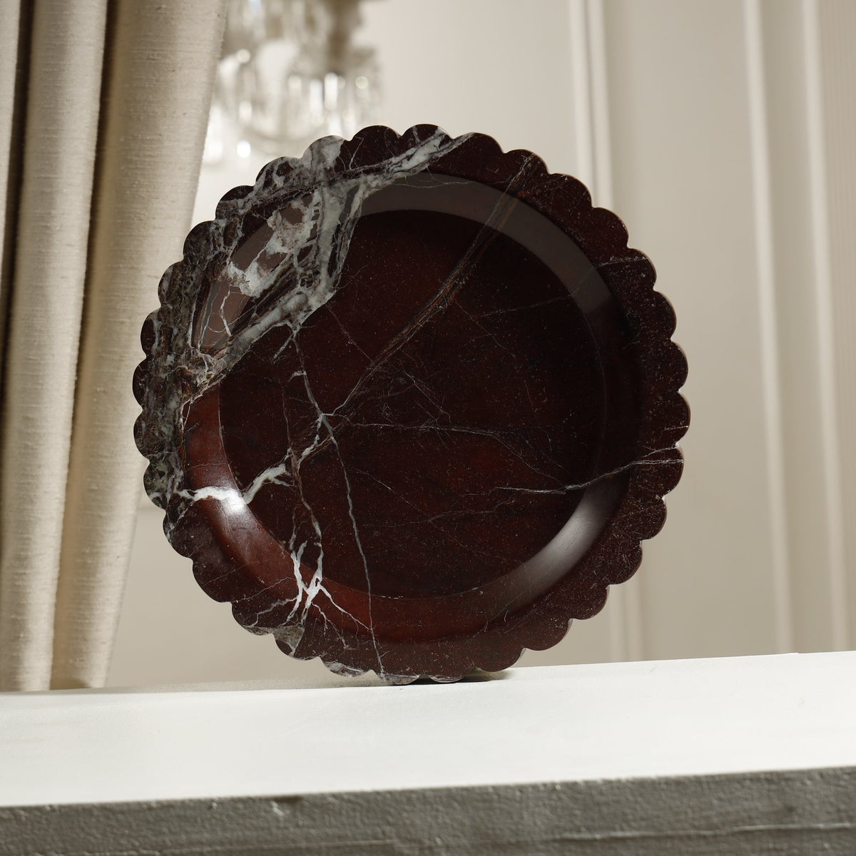 Azure Scalloped Marble Dish – Large – 25 cm / Rosso Levanto