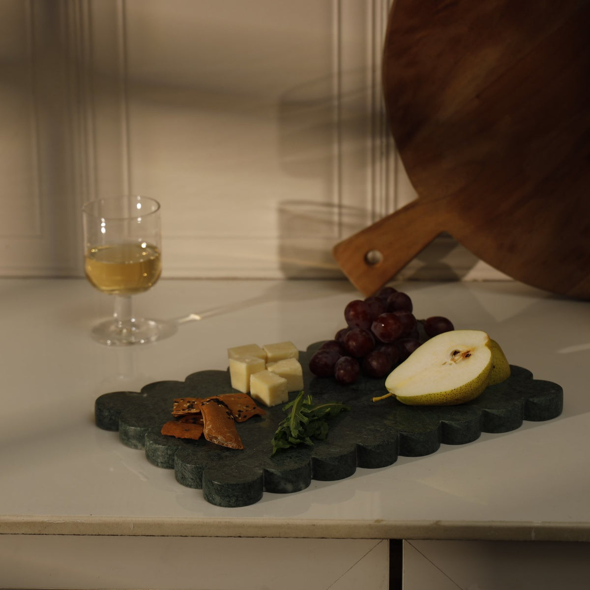Figaro Scalloped Marble Platter – Verde Guatemala